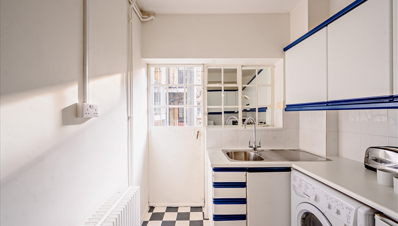 Spacious 2-Bedroom Apartment For Rent in Pelham Court, Chelsea Prime London SW3