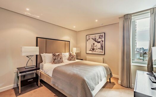 Luxury 3-Bed Apartment with Stunning Water Views, Merchant Square, London W2