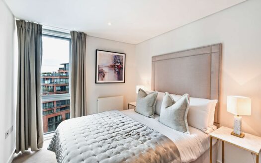 Modern 3-Bed Apartment with Water Views, Merchant Square, London W2