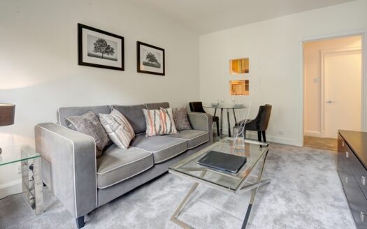Elegant 1 Bedroom Apartment to Rent in Pelham Court, Chelsea SW3