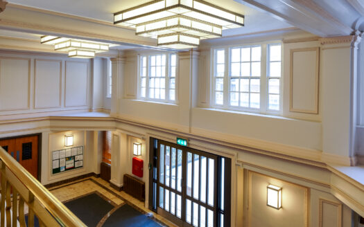 Elegant Two-Bedroom Apartment in Prime Park West, W2