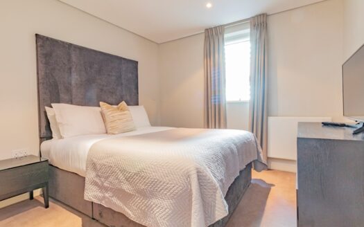 Luxury 3-Bed Apartment with Canal Views, Merchant Square, London W2