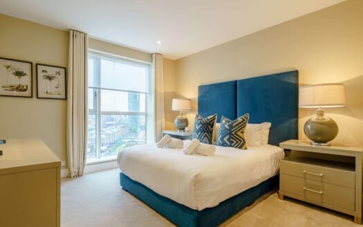 Luxury 2-Bedroom Waterfront Apartment with Canary Wharf Views