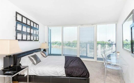 3 bed flat for sale Queenstown Road, Centurion Building, Chelsea, London SW8