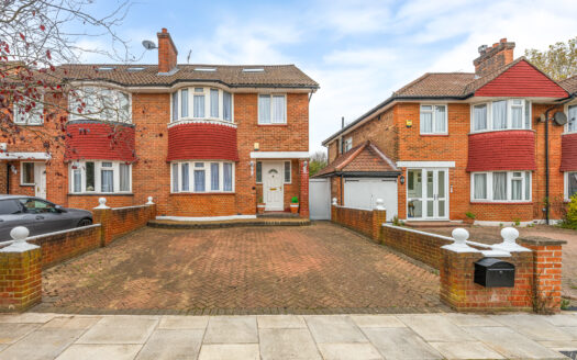 5 bed semi-detached house for sale Vyner Road London W3, Acton